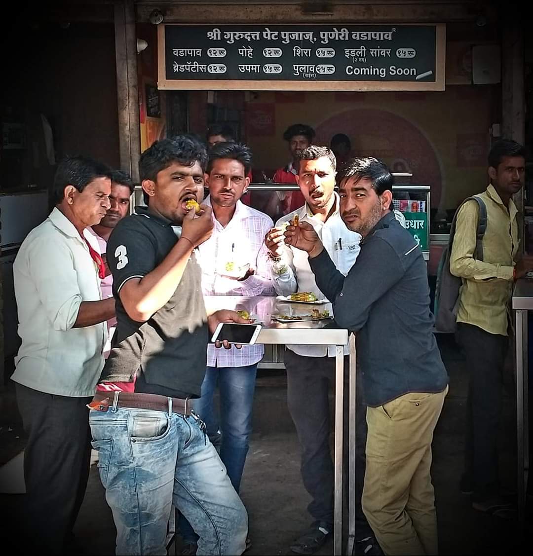Puneri Vadapav 4