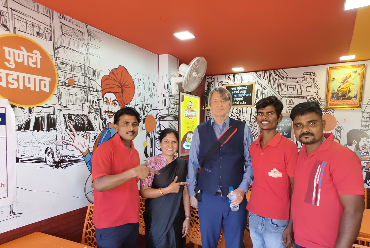 Puneri Vadapav 1