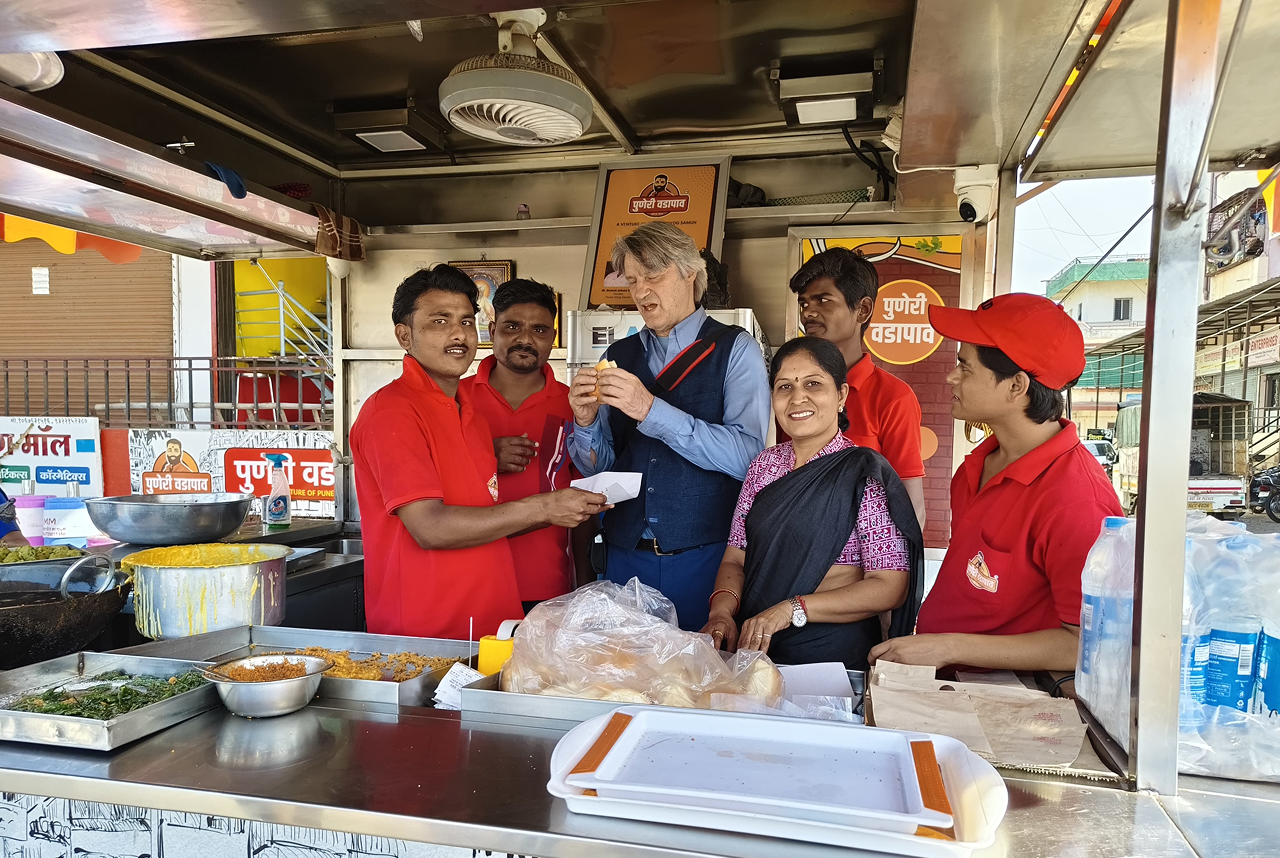 Puneri Vadapav 3